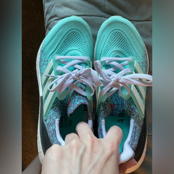 Women’s size 8 Ultraboost Light Weight Running Shoes. Light Blue, Grey, & White. - Picture 4 of 8